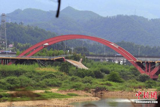 福建武夷山大桥垮塌事故：伤者忆惊魂一刻(图)